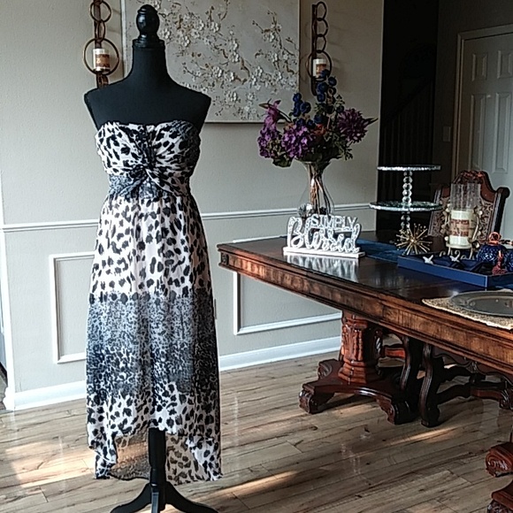 Charlotte Russe Strapless High Low Dress. Size M - Picture 14 of 17